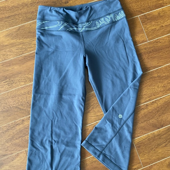 Lulumeon crops - Picture 1 of 3